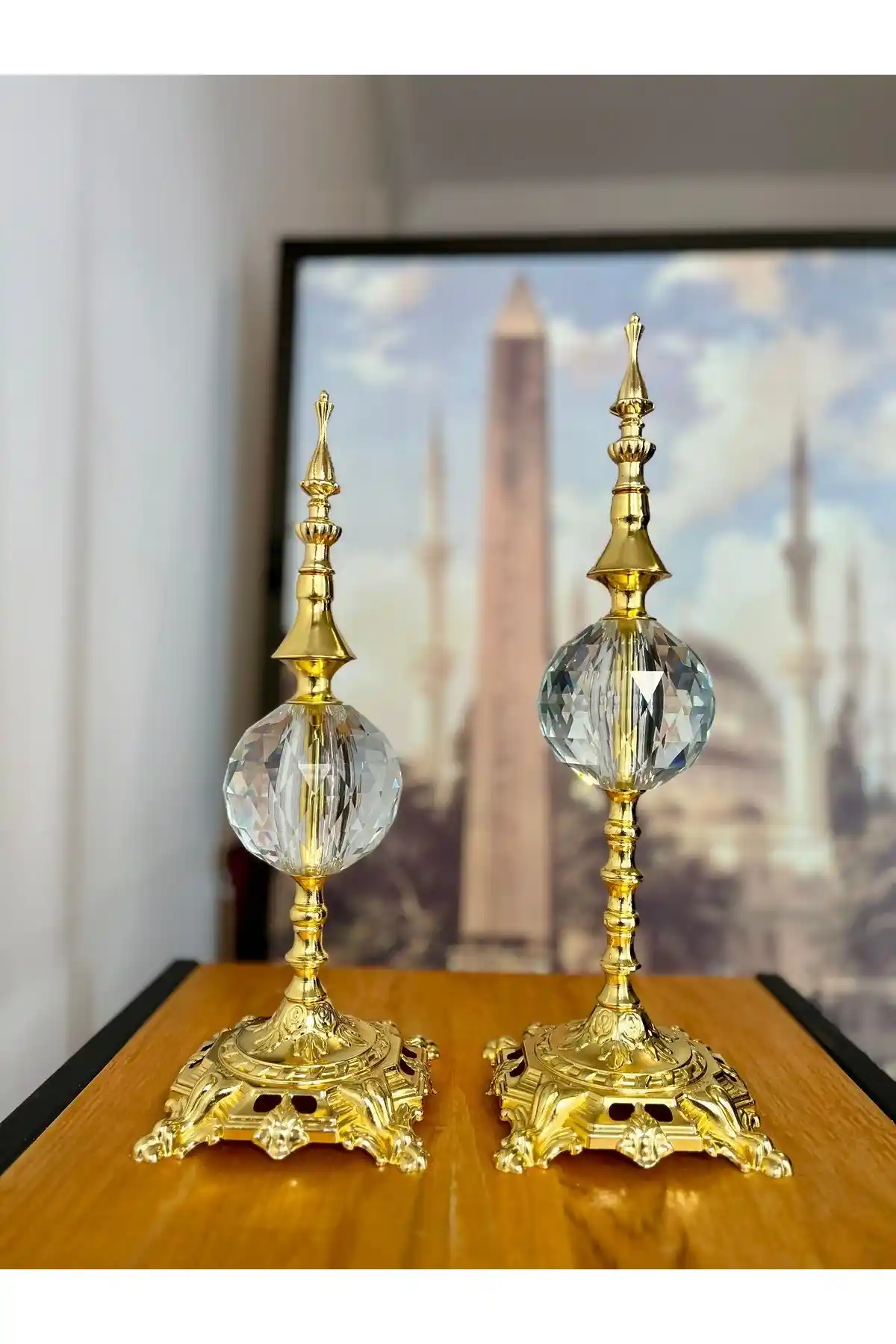 Cam Dekorasyonunda Zarif ve Şık Dokunuşlar: Billur Kesme Cam Kullanım Alanları ve Özellikleri