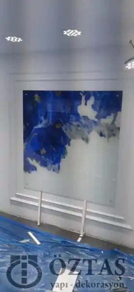 Cam Duvar Tablolarıyla Mekanlarınızı Modern ve Şık Bir Atmosfere Kavuşturun