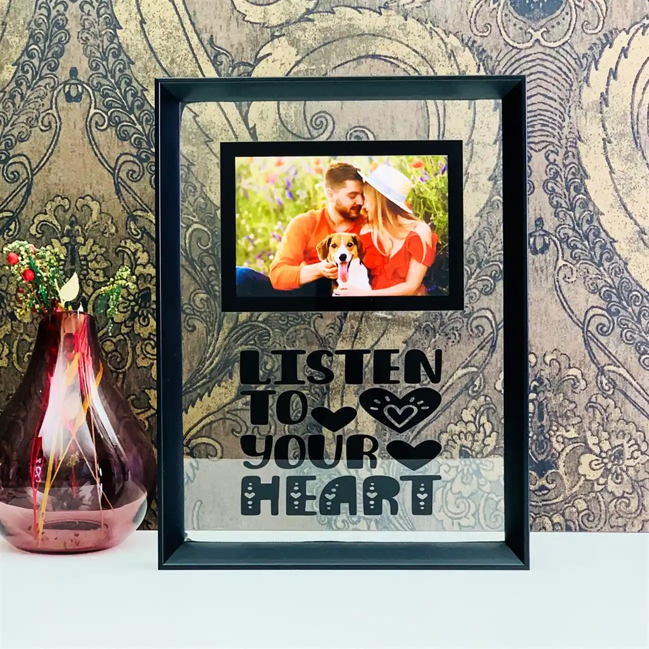 Cam Fotoğraf Çerçevesi ile Dekorasyonunuza Modern ve Şık Dokunuşlar Katın