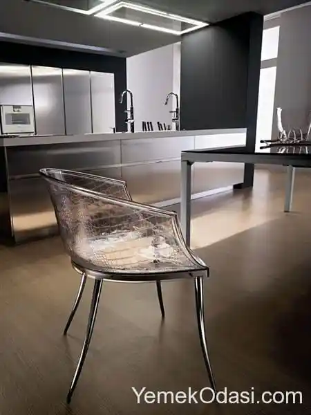 Cam Görünümlü Sandalyeler: Modern ve Şık Dekorasyonun Vazgeçilmez Parçası