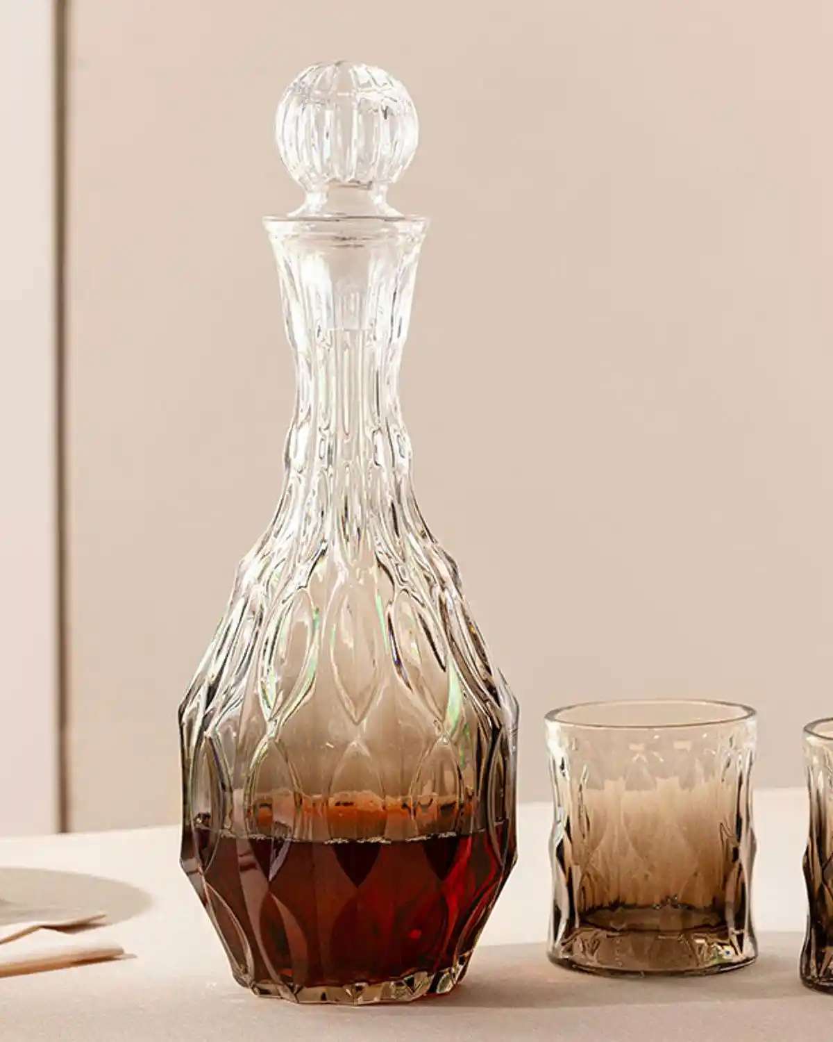 Cam Karaf ile Dekorasyonda Zarafet ve Çok Yönlü Kullanım İpuçları