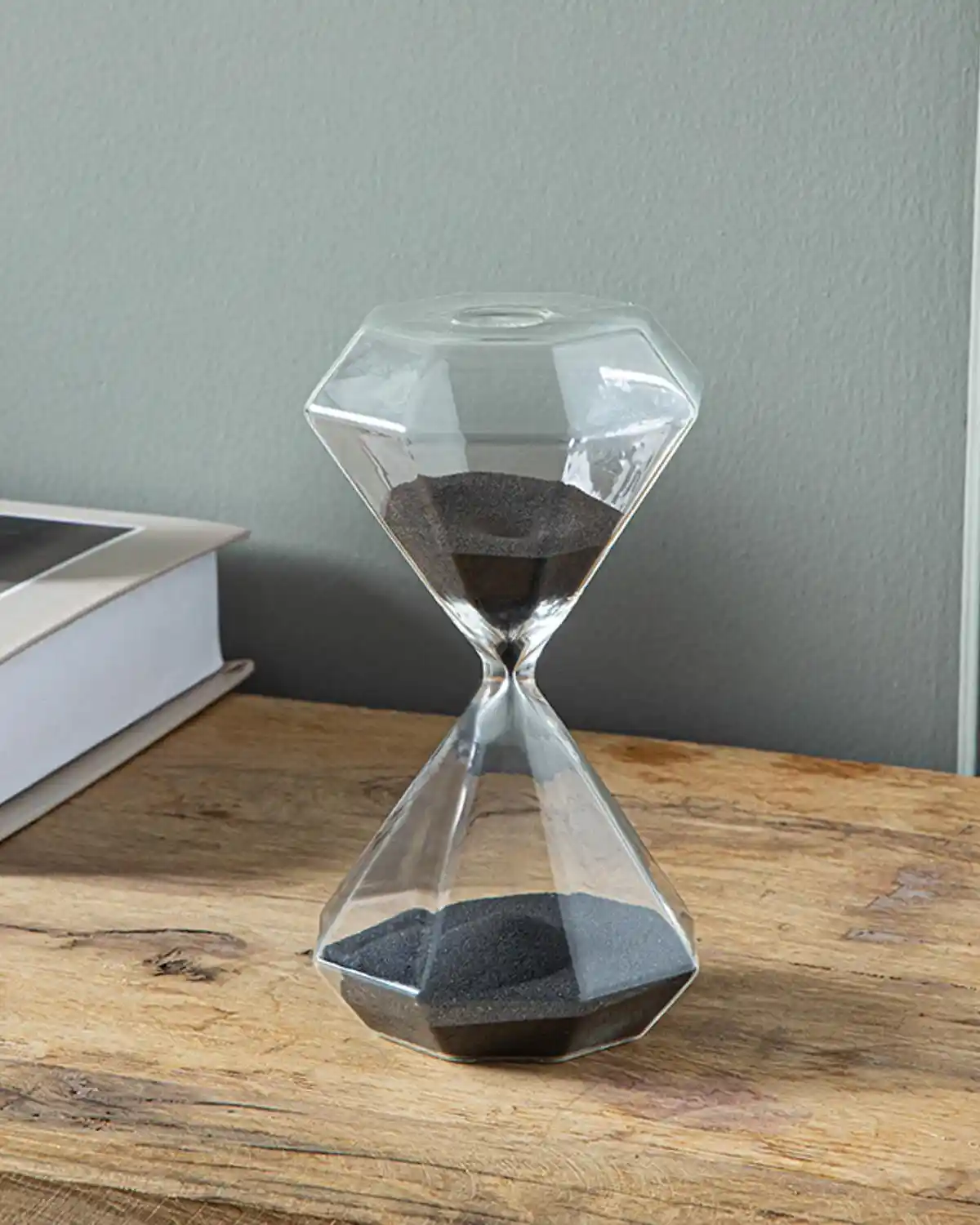 Cam Kum Saati Dekorasyonda Zarafet ve Estetiğin Modern ve Klasik Kullanımı