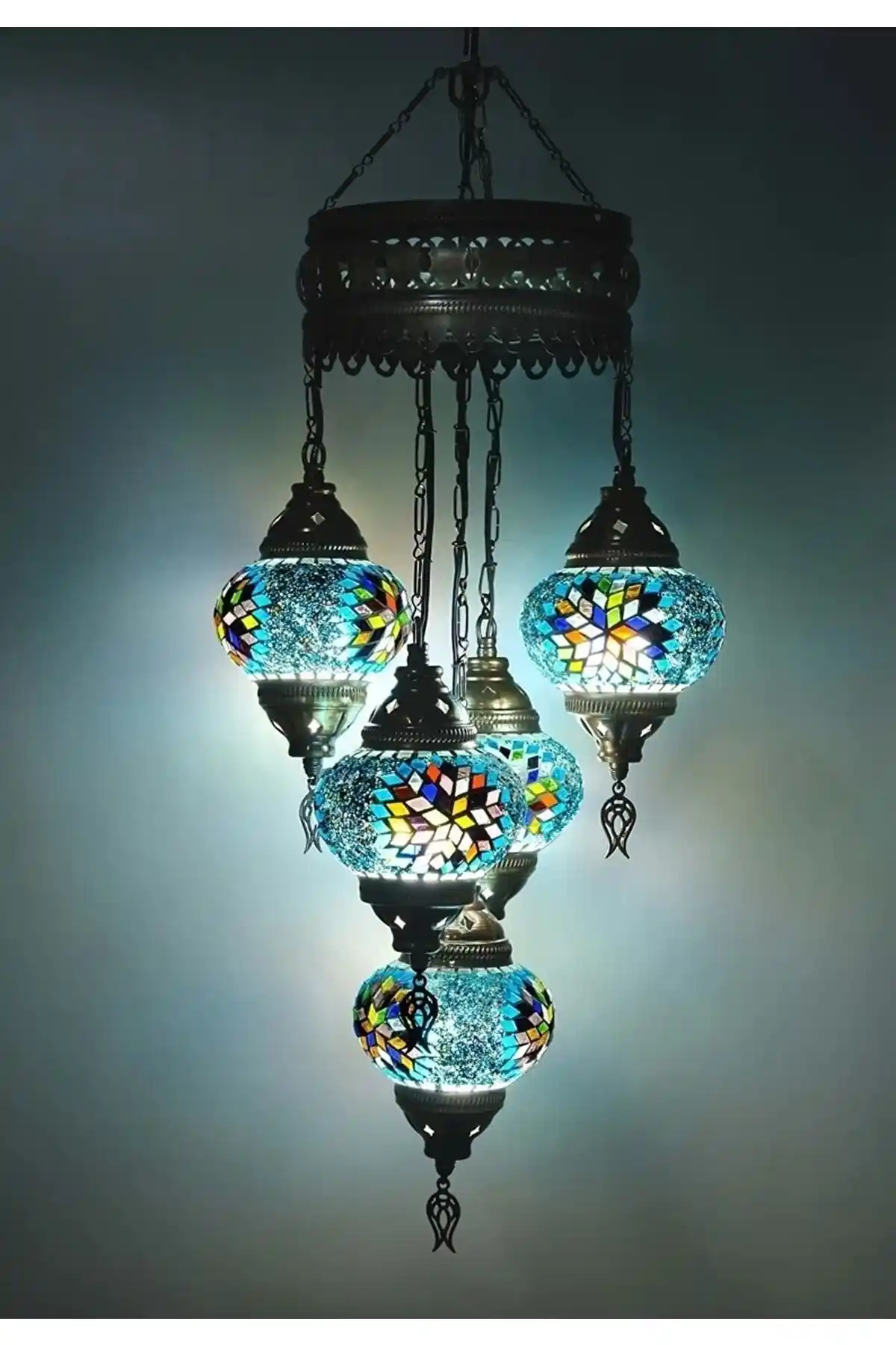 Cam Lambalar ile Dekorasyonda Şıklık ve Fonksiyonelliği Artırma Yolları