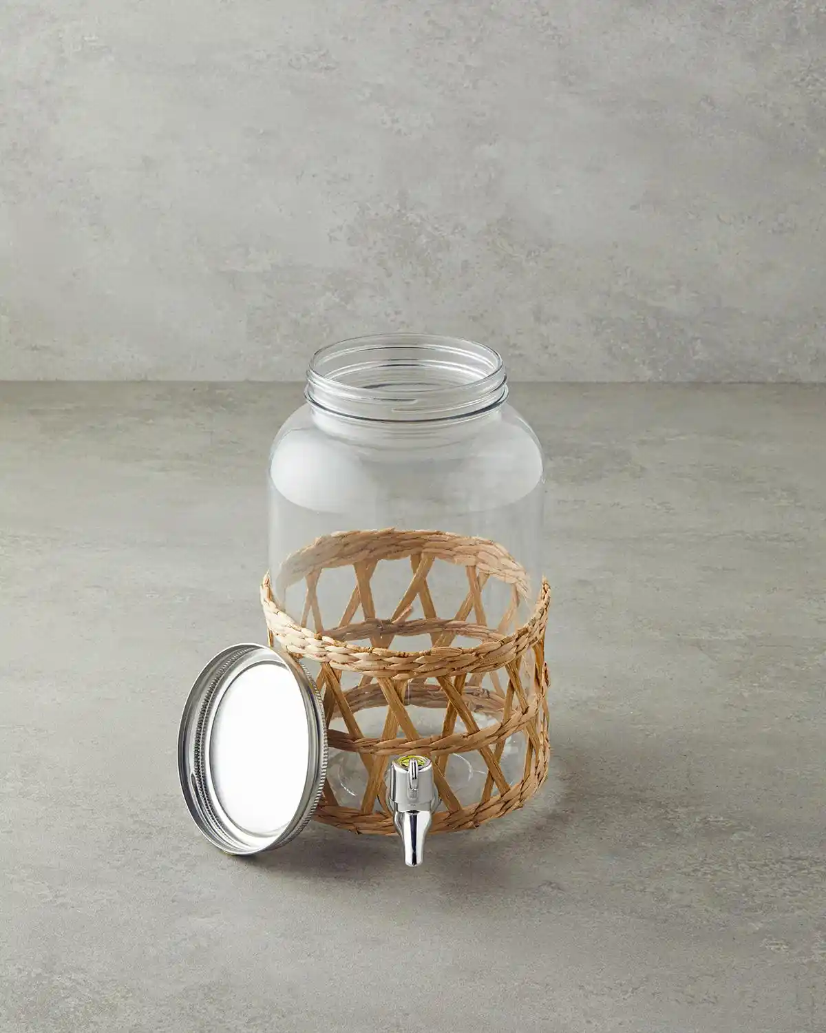 Cam Meşrubatlıklar ile Dekorasyonda Şıklık ve Fonksiyonelliği Birleştirin