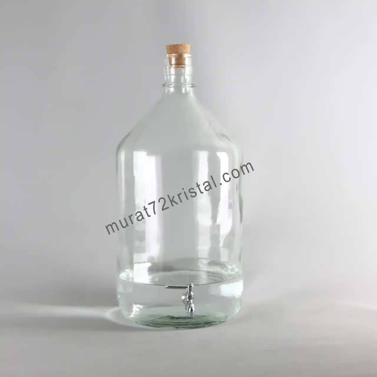 Cam Musluklu Damacana ile Dekorasyonda Estetik ve Fonksiyonellik Sağlama