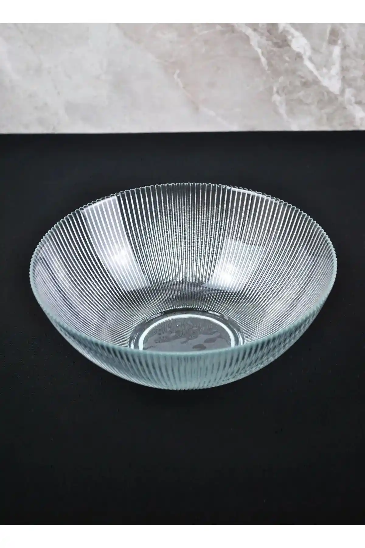 Cam Salata Tabağıyla Dekorasyonda Zarafet ve Çok Yönlü Kullanım İpuçları