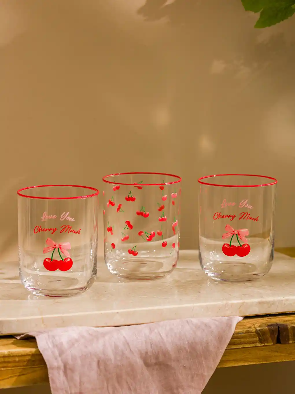 Cam Su Bardağı Dekorasyonunda Şıklık ve Fonksiyonellik İpuçları ve Yaratıcı Kullanım Fikirleri