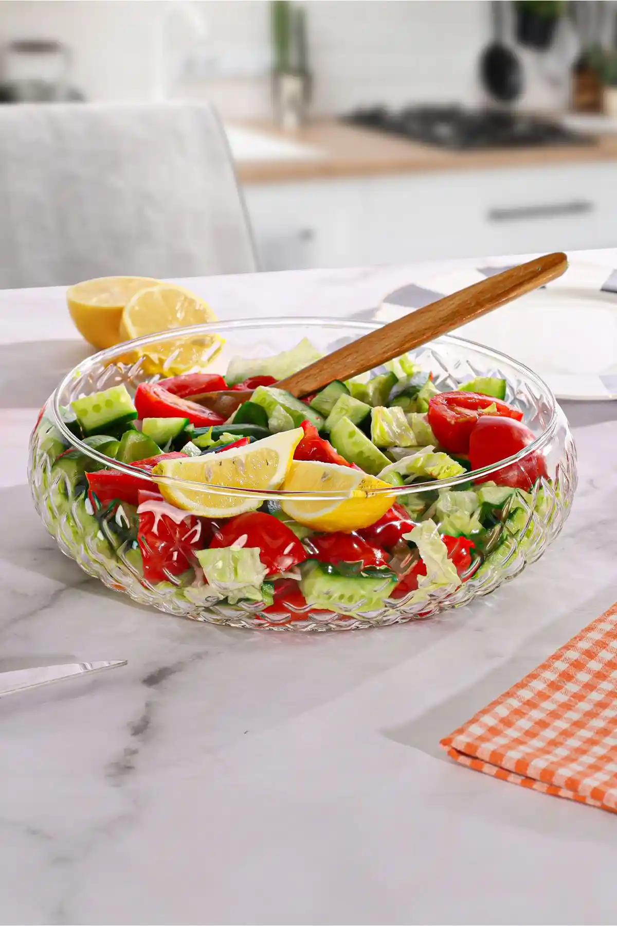 Cam Sunum Kaseleri: Dekorasyonda Zarafet ve İşlevselliğin Birleşimi