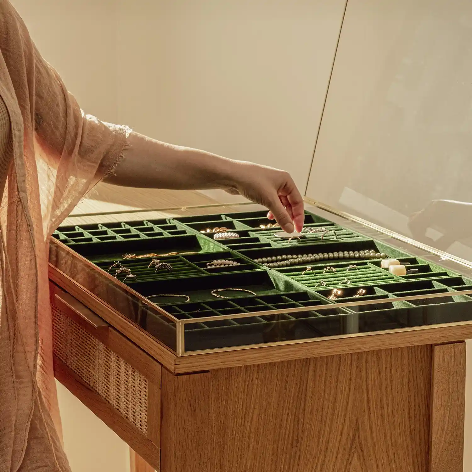 Cam Takılar ile Dekorasyonunuzu Zarif ve Özgün Kılmanın Yolları