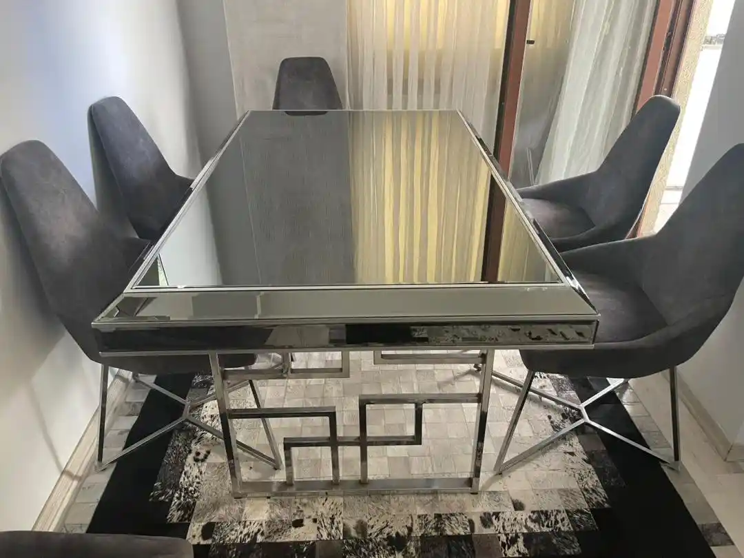 Cam Yemek Masası Dekorasyonunda Modern ve Şık Seçenekler Rehberi