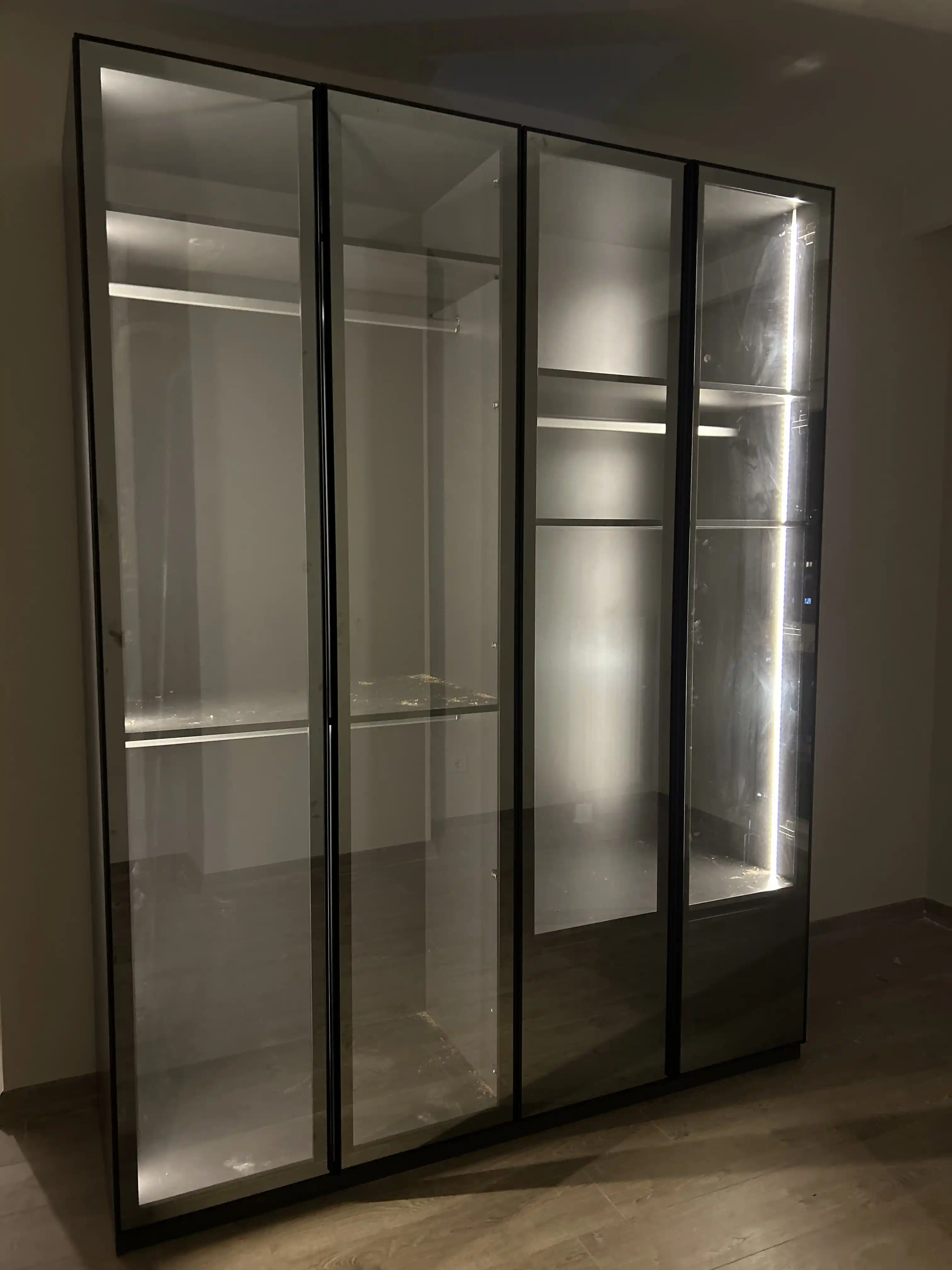 Camlı Dolap Modelleri ile Mekanlarınızı Şık ve Fonksiyonel Hale Getirin