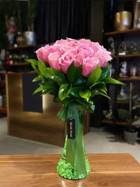 Canlı Çiçeklerle Dekorasyon: Doğanın Tazeliği ve Estetiğin Buluşması