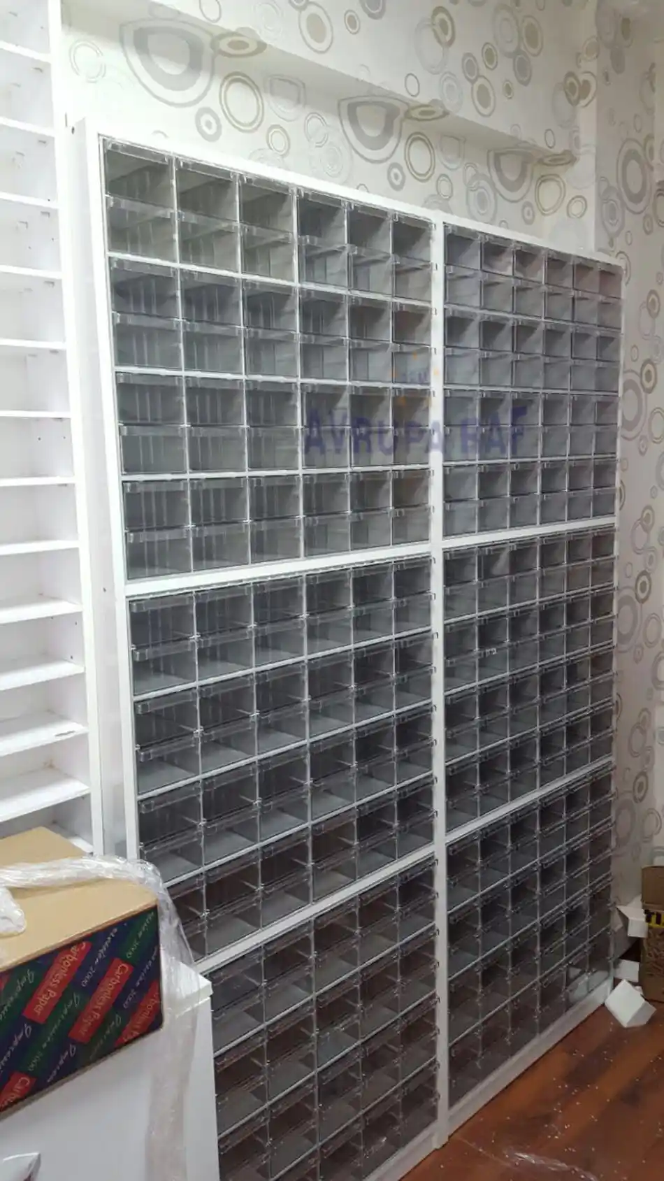 Cekmeceli raflar: Modern dekorasyon ve fonksiyonelliğin mükemmel uyumu