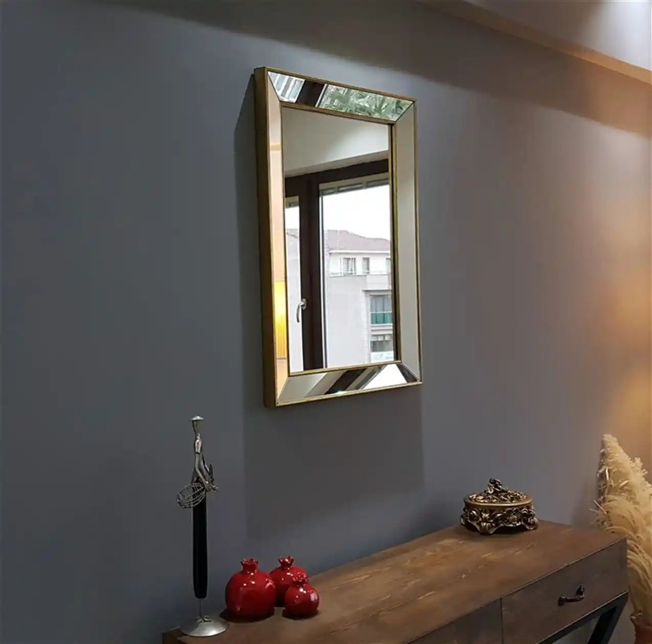 Cerceveli Aynalar ile Dekorasyonda Zarafet ve İşlevsellik Sağlayan Trendler