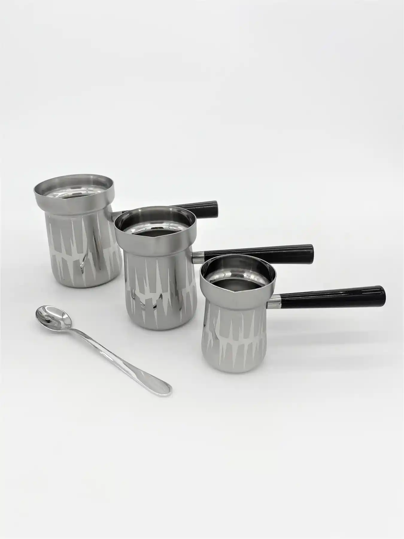 Cezve Setleri: Geleneksel ve Modern Dekorasyonda Şık ve Fonksiyonel Seçenekler