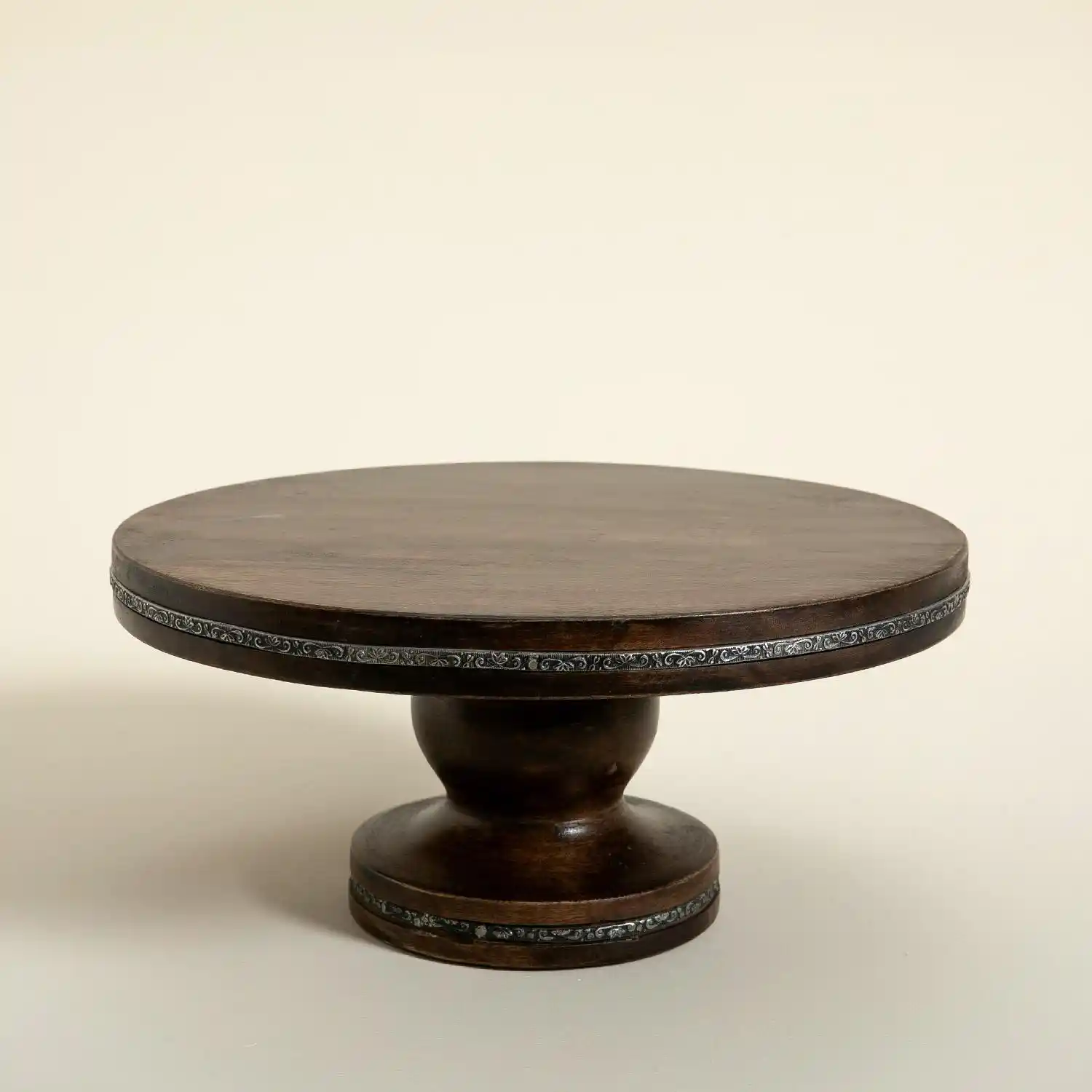 Chakra Kek Standı ile Dekorasyonda Enerji ve Estetiğin Uyumu