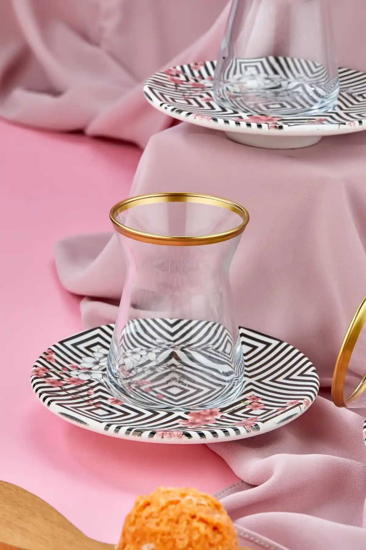 Çiçek Motifli Çay Bardağı Takımlarıyla Sofralarınıza Şıklık Katın