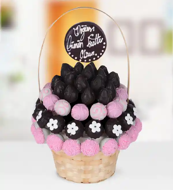 Çiçek Sepeti Kek: Dekorasyonda Estetik ve Lezzetli Çözümler