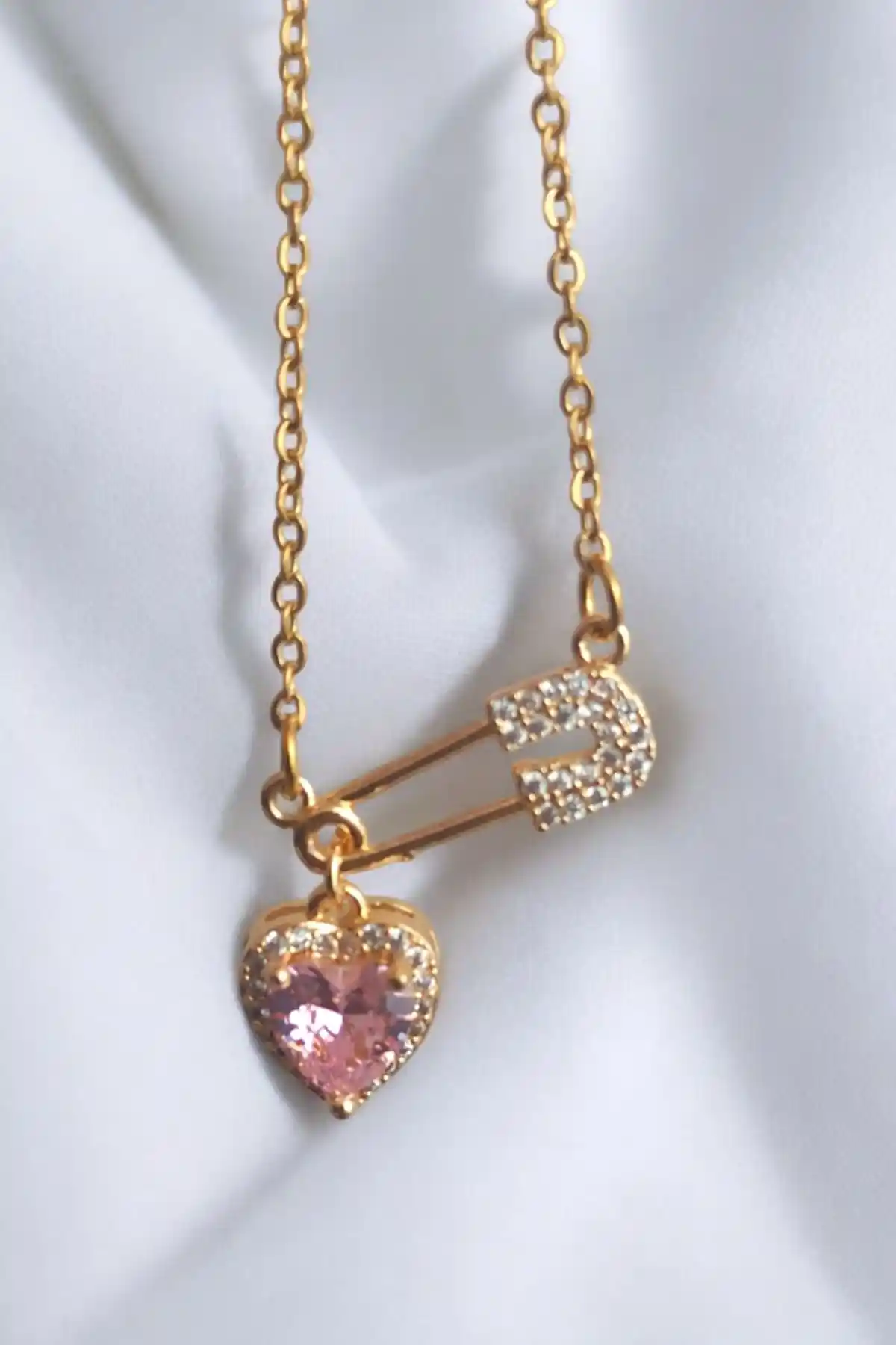 Ciddi İlişki Kolyesi ve Dekorasyonda Kullanım İpuçları