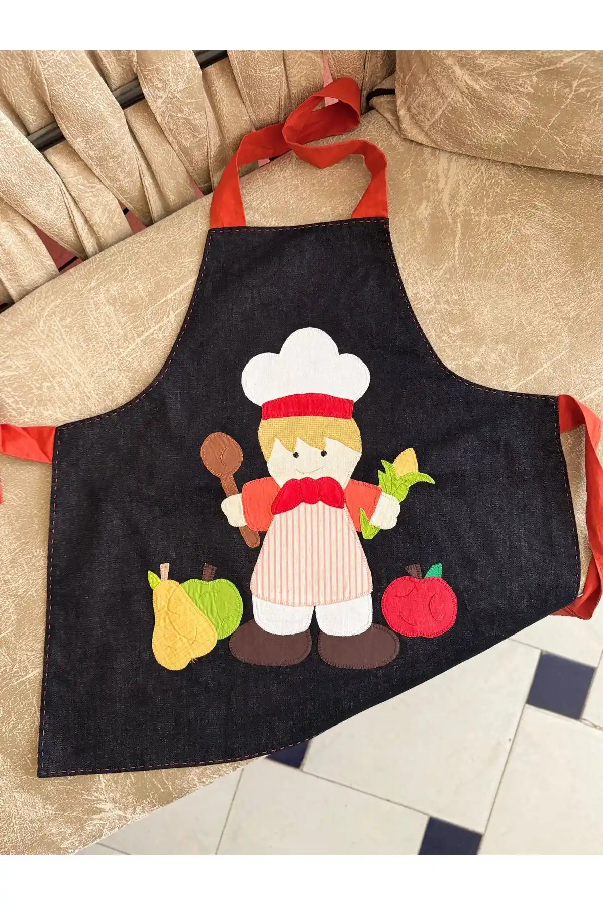 Çocuk Mutfak Önlüğü Seçerken Dikkat Edilmesi Gerekenler ve Dekoratif Avantajlar