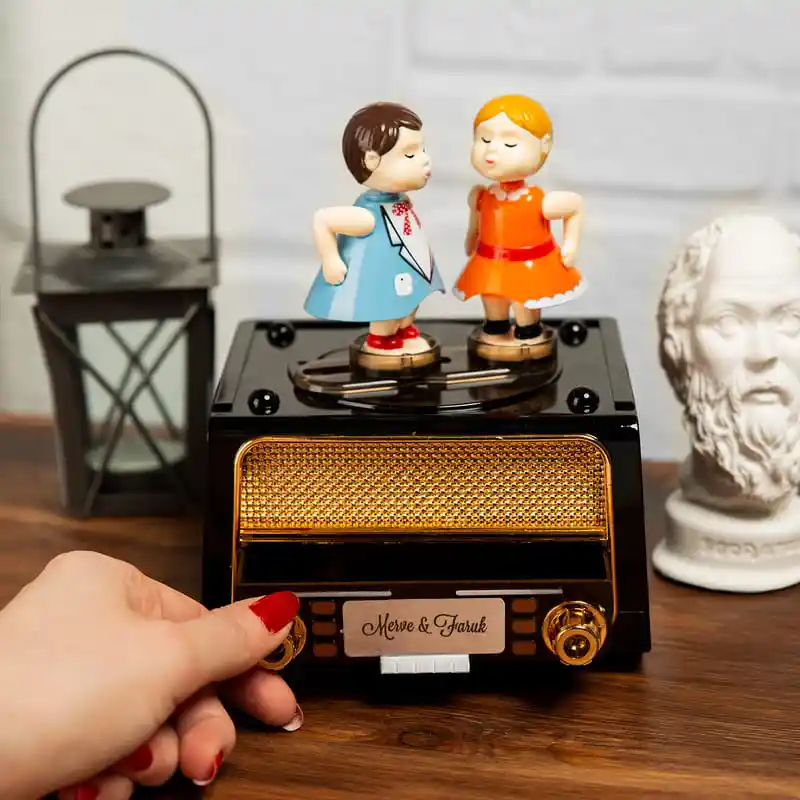 Dans Eden Çift Müzik Kutusu Dekorasyonda Zarafet ve İşlevsellik Sunan Modern Tasarım