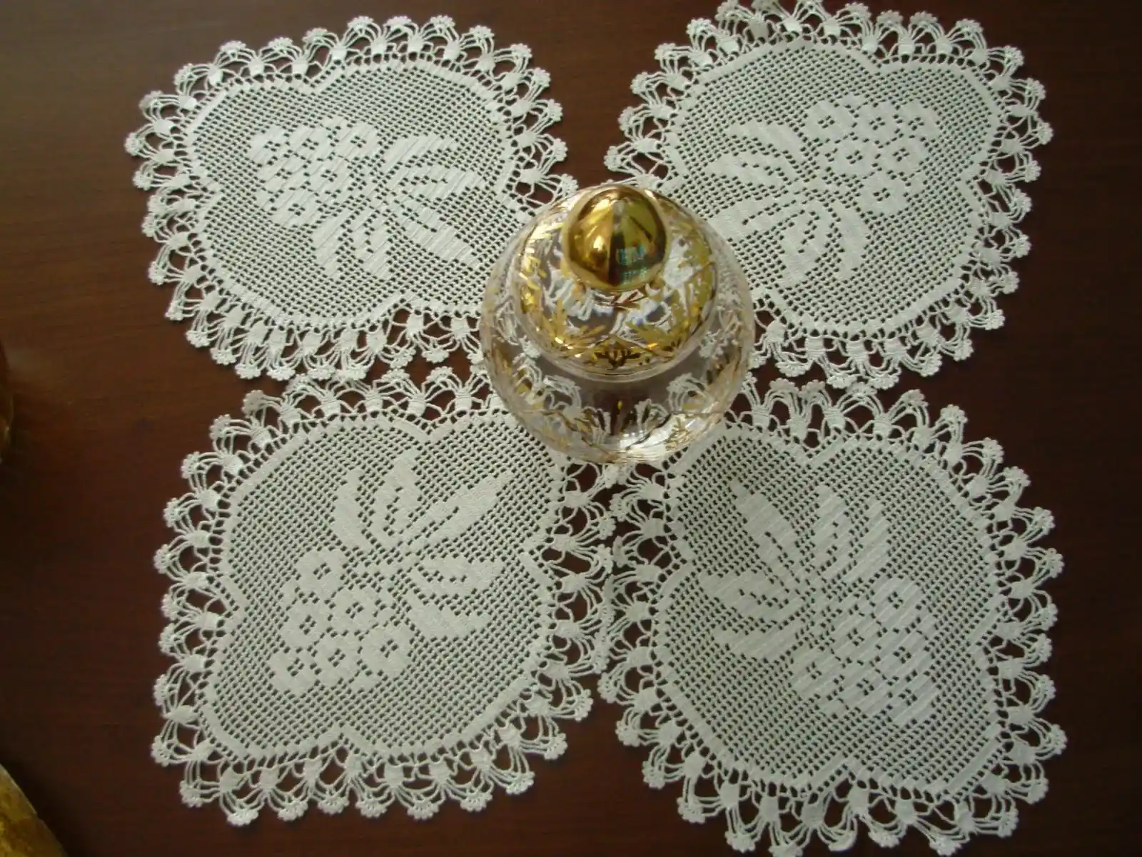 Dantel Masa Örtüsü ile Dekorasyonda Zarafet ve Şıklık Yaratmanın Yolları