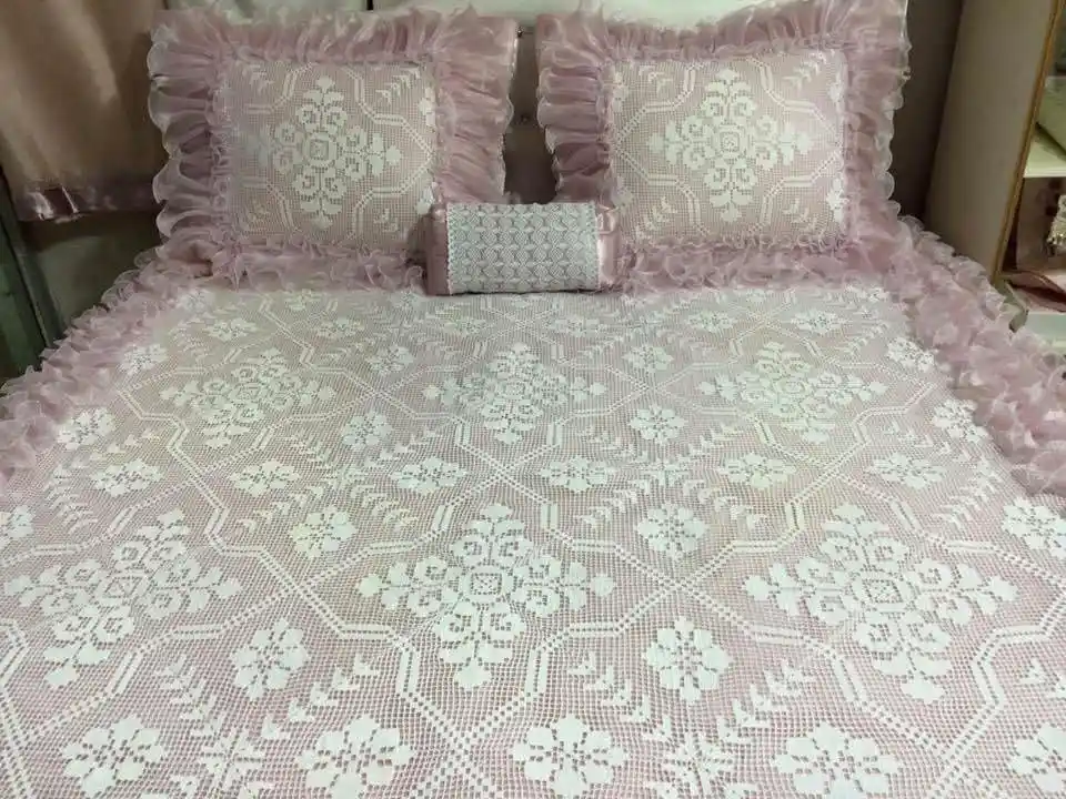 Dantel Yatak Örtüsü ile Dekorasyonda Zarafet ve Konforun Buluşması