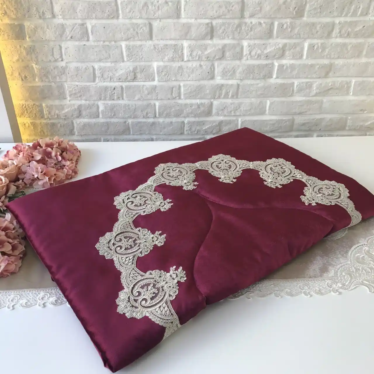 Dantelli Seccade: Estetik ve Manevi Değeriyle Modern ve Geleneksel Tasarımlar