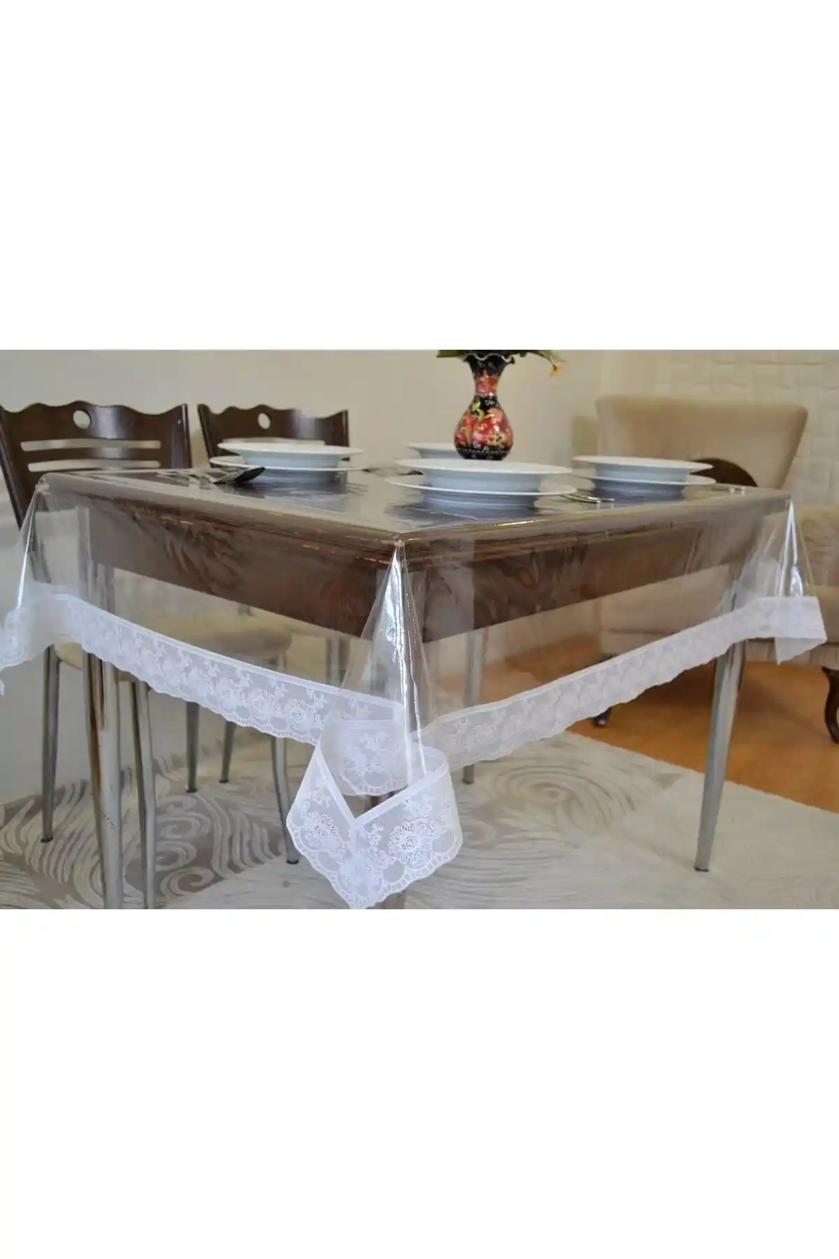 Dantelli Şeffaf Masa Örtüsü ile Sofralarınıza Zarif ve Pratik Dokunuşlar