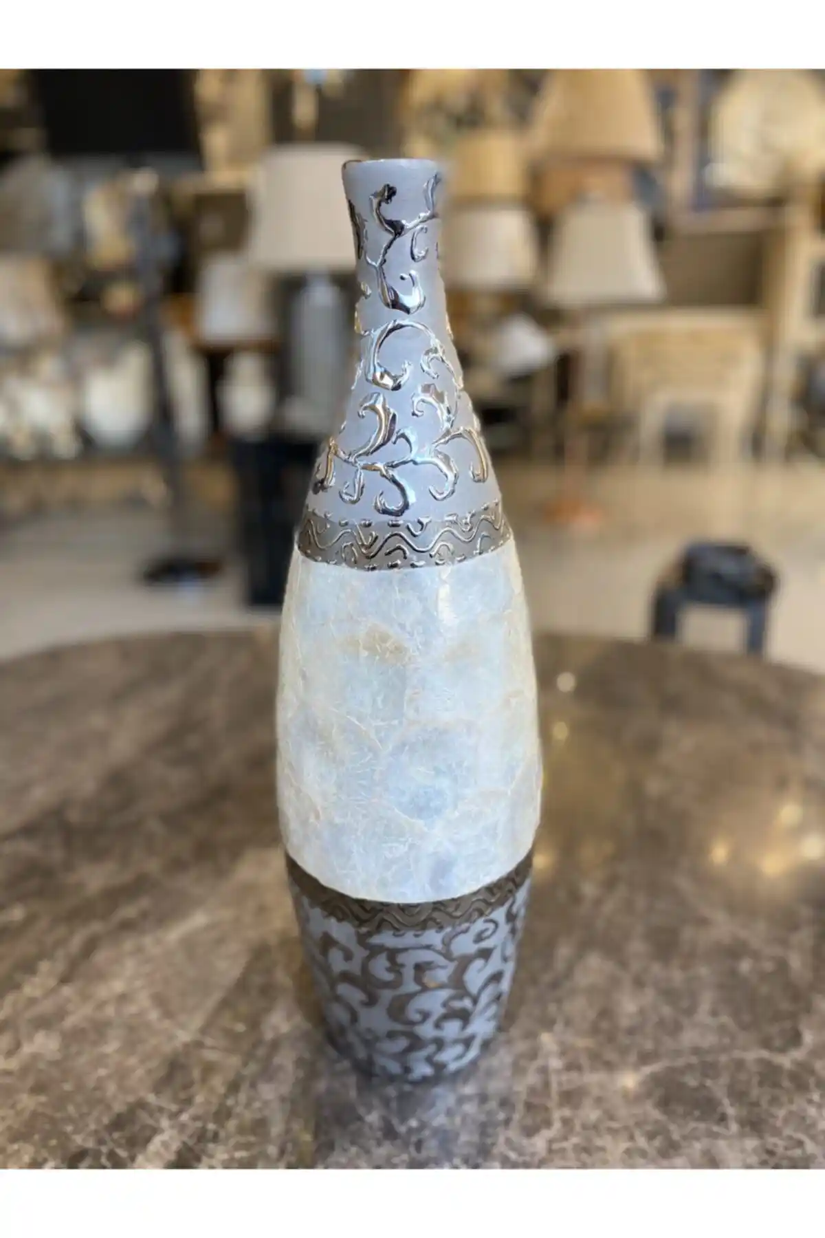 Dekorasyonda Aksesuar Vazo Kullanımıyla Mekâna Şıklık ve Estetik Katma Rehberi