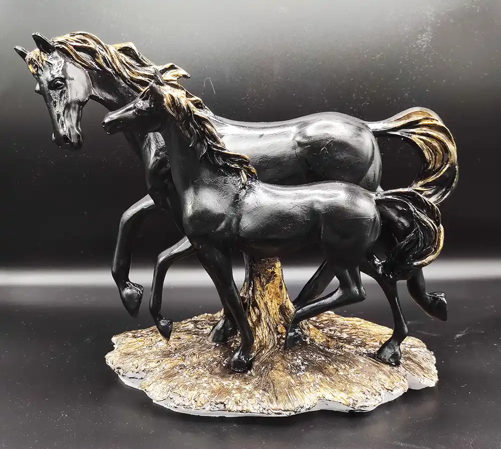 Dekorasyonda At Heykelleri: Anlam ve Estetiğin Güçlü Simgeleri