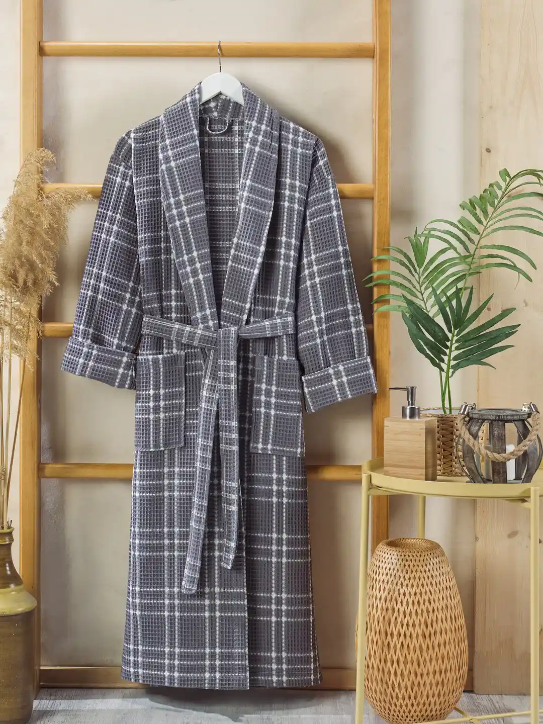 Dekorasyonda Desenli Bornozlar: Evine Şıklık ve Konfor Katmanın Yolları