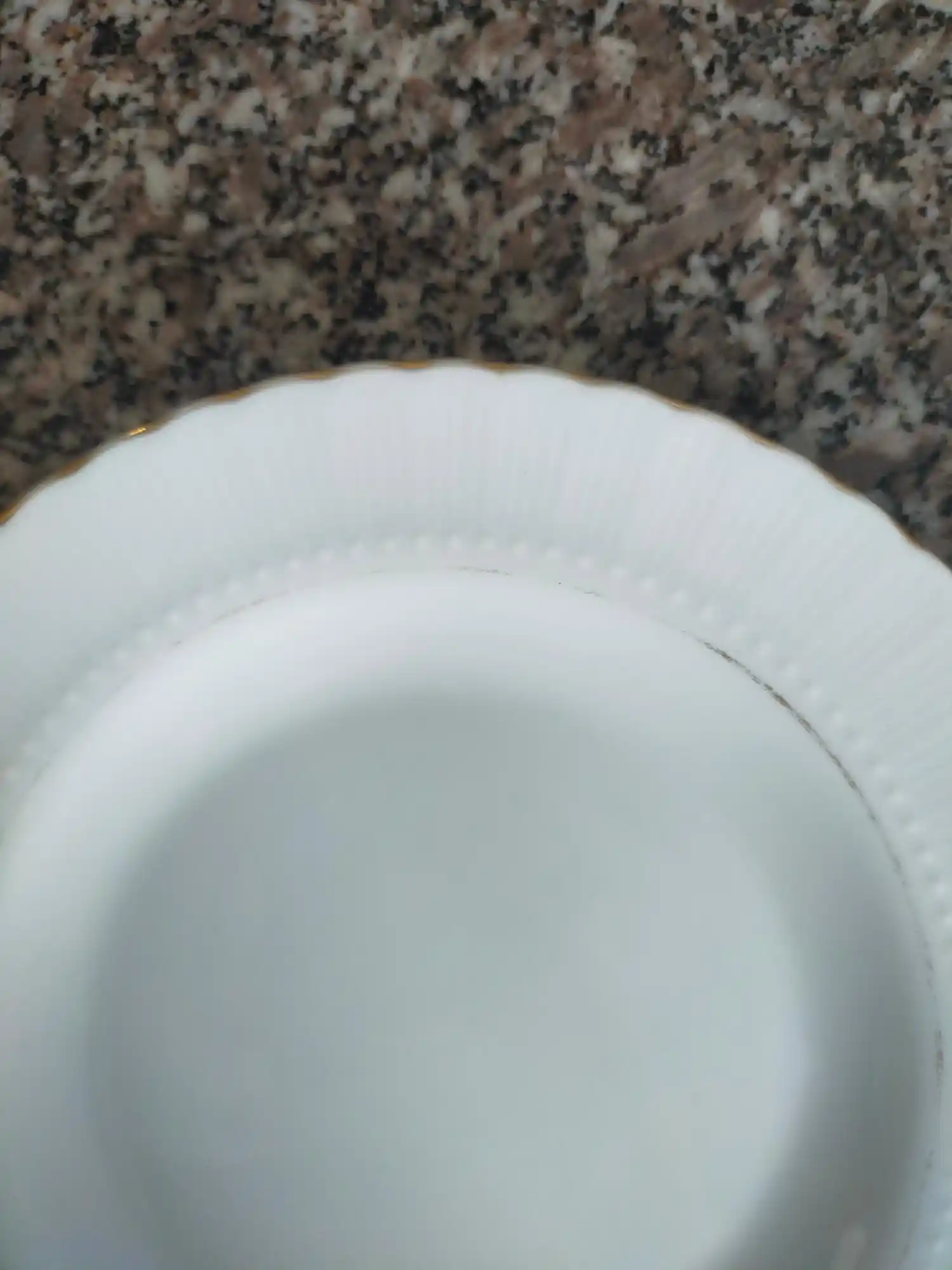 Dekorasyonda Ekonomik ve Şık Çözümler: Defolu Porselen Tabaklar