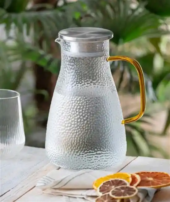 Dekorasyonda Estetik ve Fonksiyonelliği Bir Araya Getiren Cam Kapaklı Sürahi Önerileri