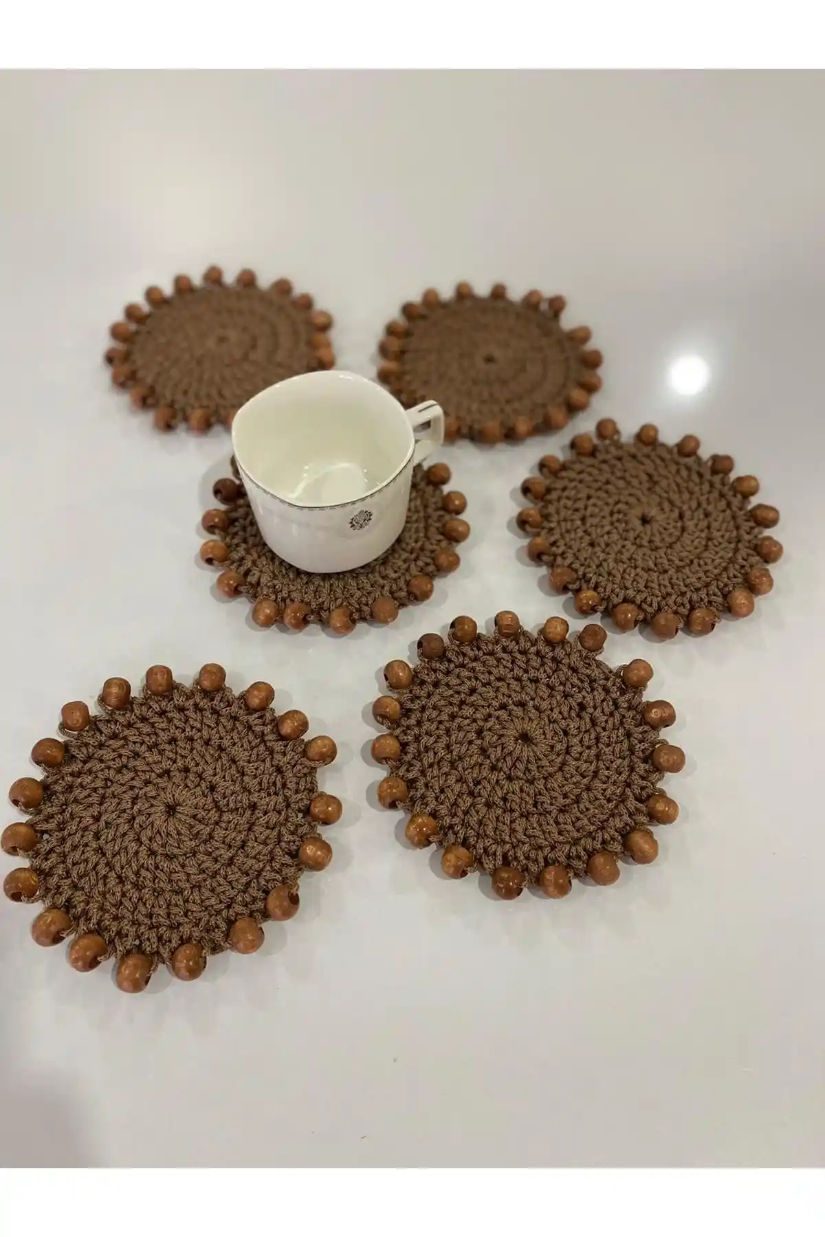 Dekorasyonda Örgü Bardak Altlıkları: Estetik ve İşlevselliğin Uyumuyla Şık Mekanlar Yaratın