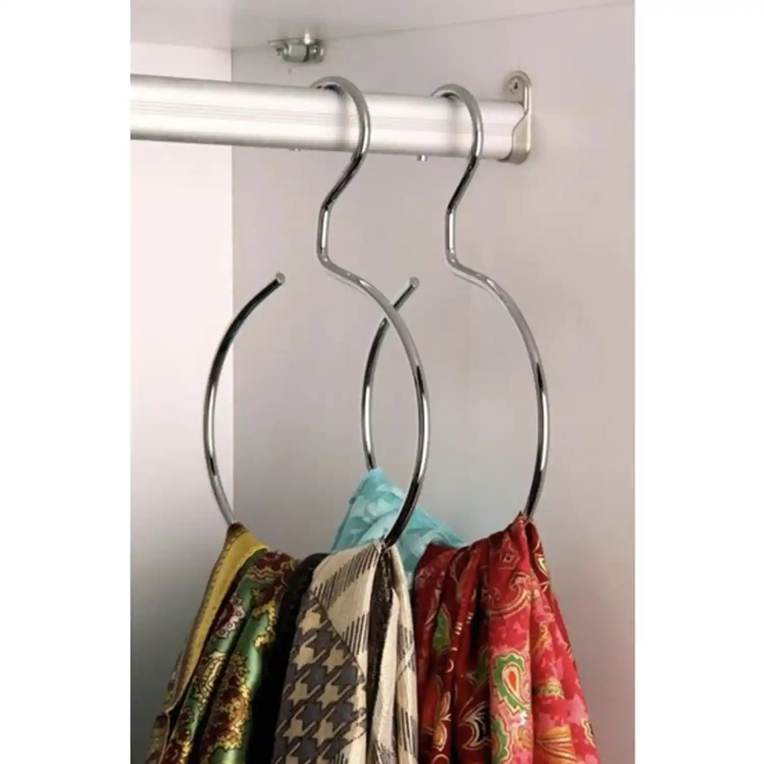 Dekorasyonda Şıklığın Detaylarında Eşarp Askısı Kullanımı ve Modelleri