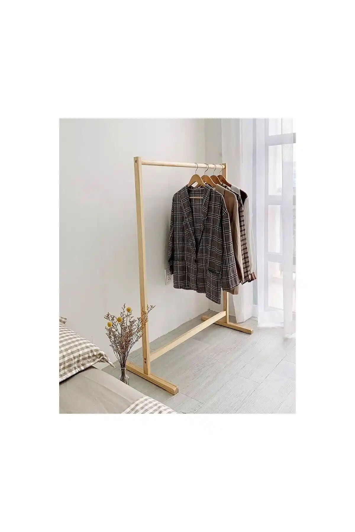 Dekorasyonda Şıklık ve Fonksiyonellik İçin Açık Elbise Askısı Çeşitleri ve Kullanım İpuçları