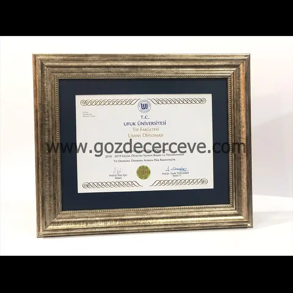 Dekorasyonda Şıklık ve Kişisel Dokunuşlar İçin Diploma Çerçevesi Seçenekleri