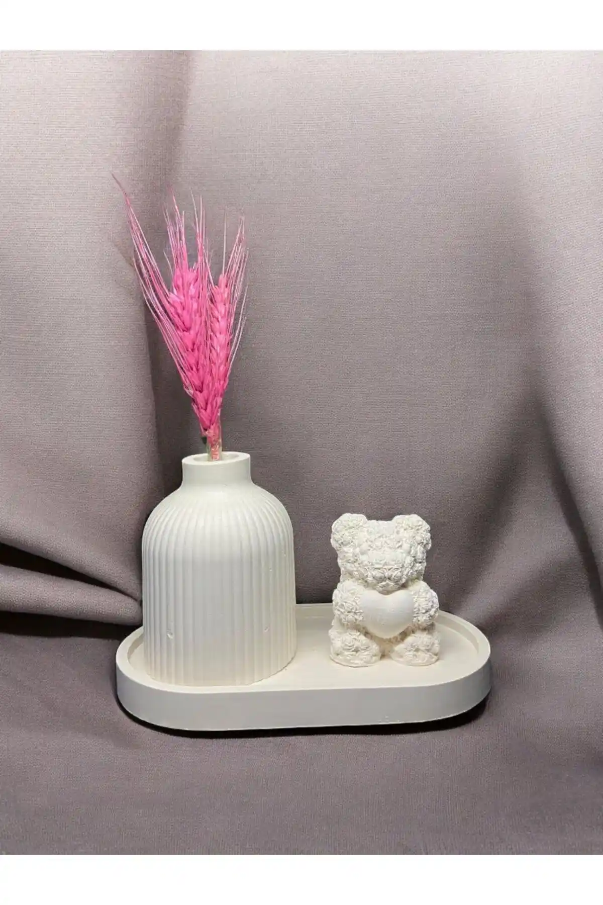 Dekorasyonda Şıklık ve Zarafet Katacak Vazo Seçenekleri ve Kullanım İpuçları