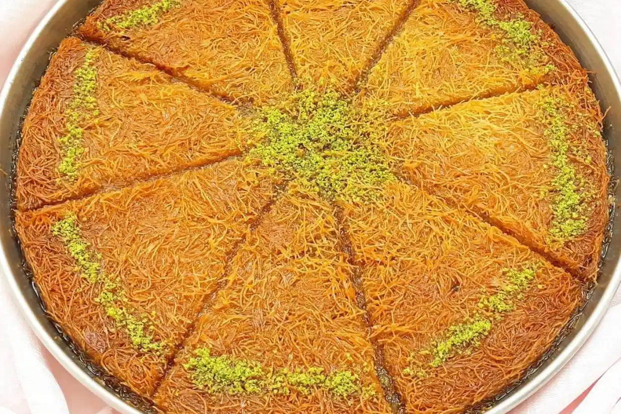 Dekorasyonda Zarafet ve İşlevselliğin Buluştuğu Tepsi Kullanımı Rehberi