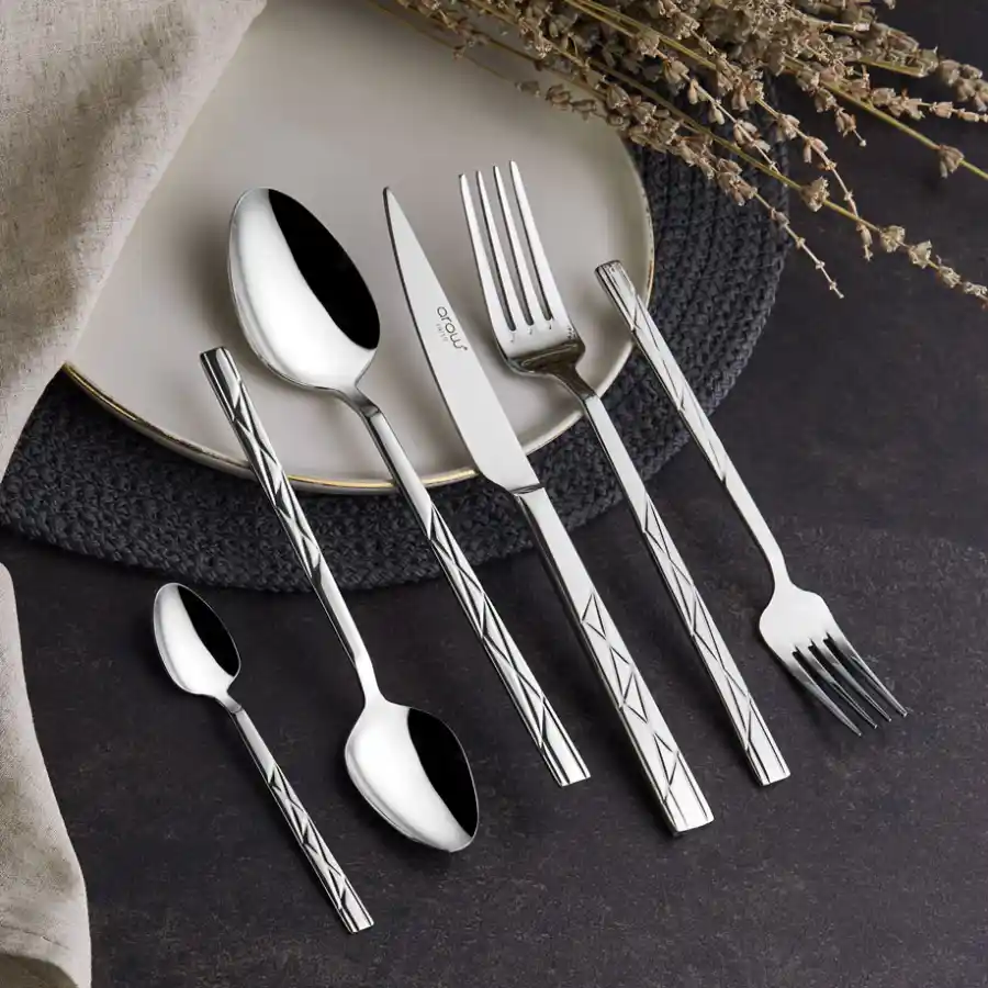Dekorasyonda Zarafetin Simgesi: Çatal Kaşık Setleri ve Masa Düzeni İpuçları