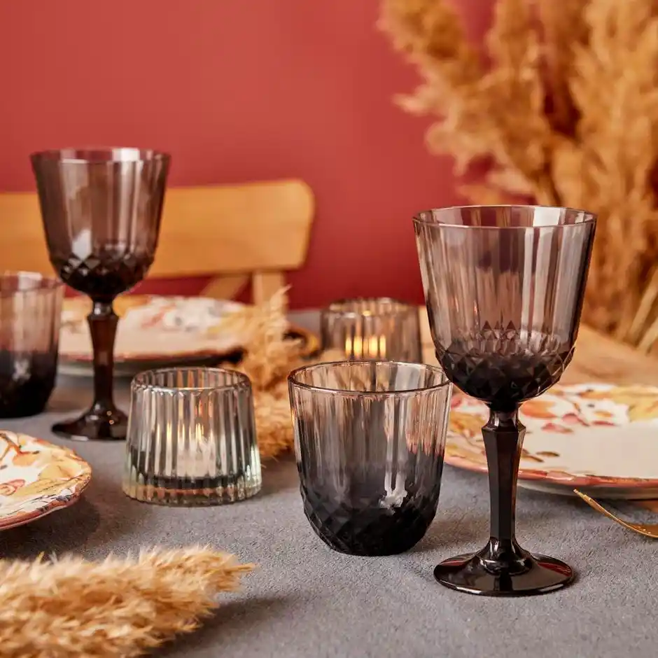 Dekorasyonda Zarif ve Şık: Bardak Kadeh Setleriyle Mekânlarınızı Güzelleştirin
