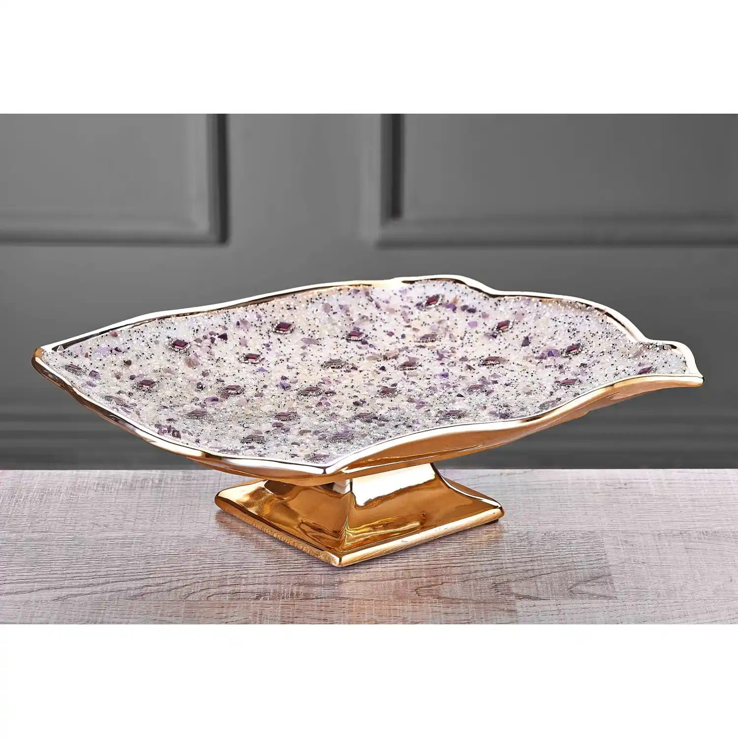 Dekoratif Ayaklı Tabaklar ile Mekanlarınıza Şıklık Katmanın Yolları ve Trendleri