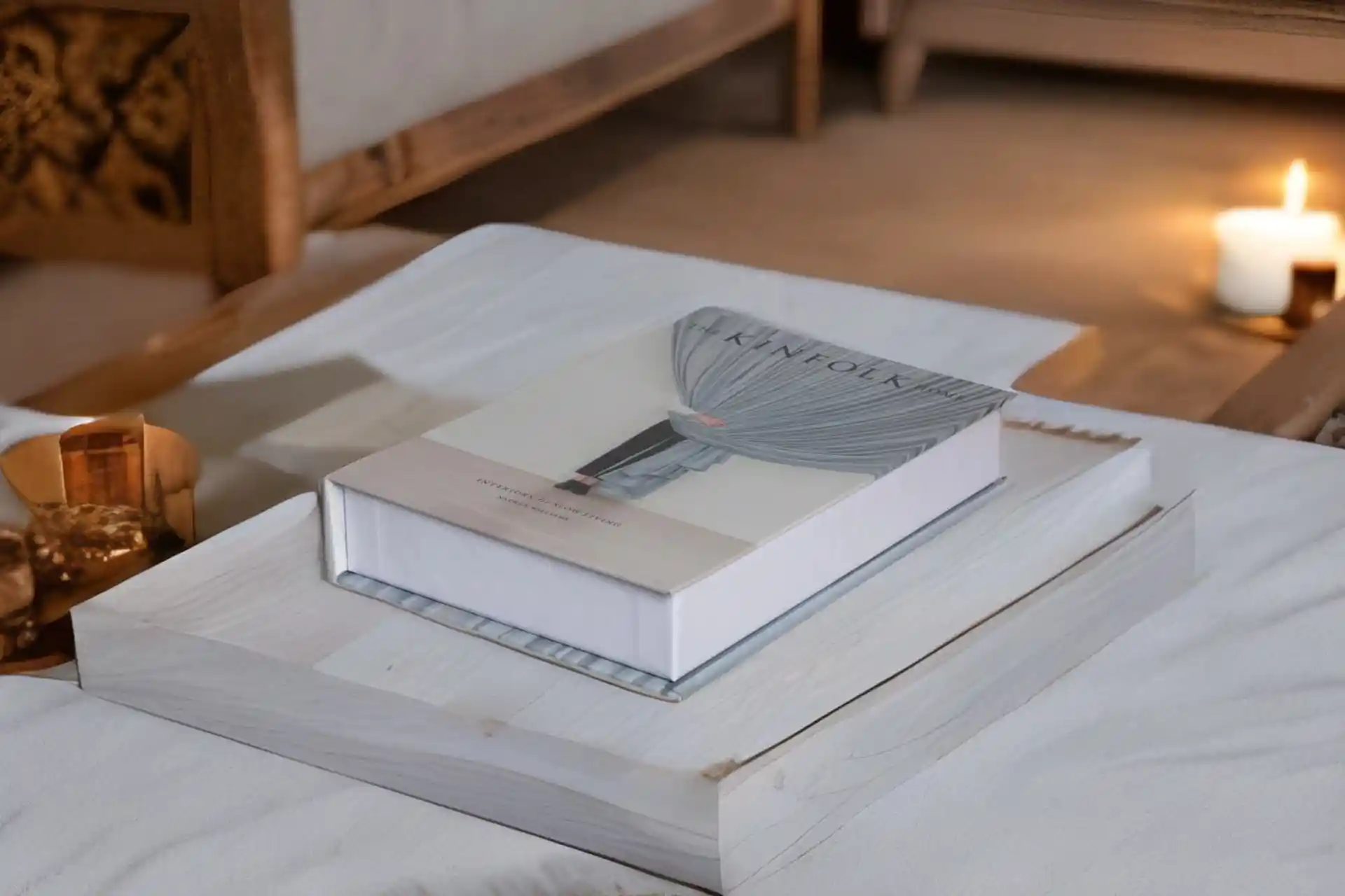 Dekoratif Kitap Kutuları ile Evinize Şıklık Katmanın Yolları ve Dekorasyon Trendleri