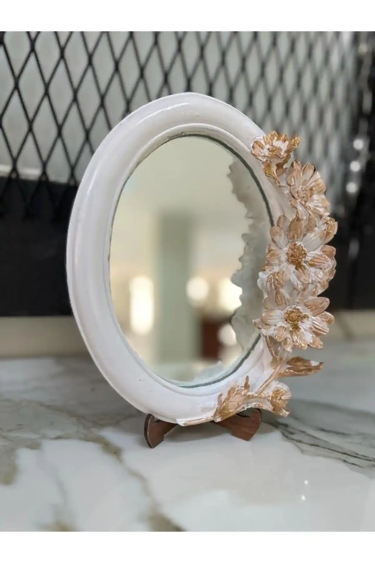 Dekoratif Masa Aynalarıyla Evinize Şıklık ve İşlevsellik Katmanın Yolları