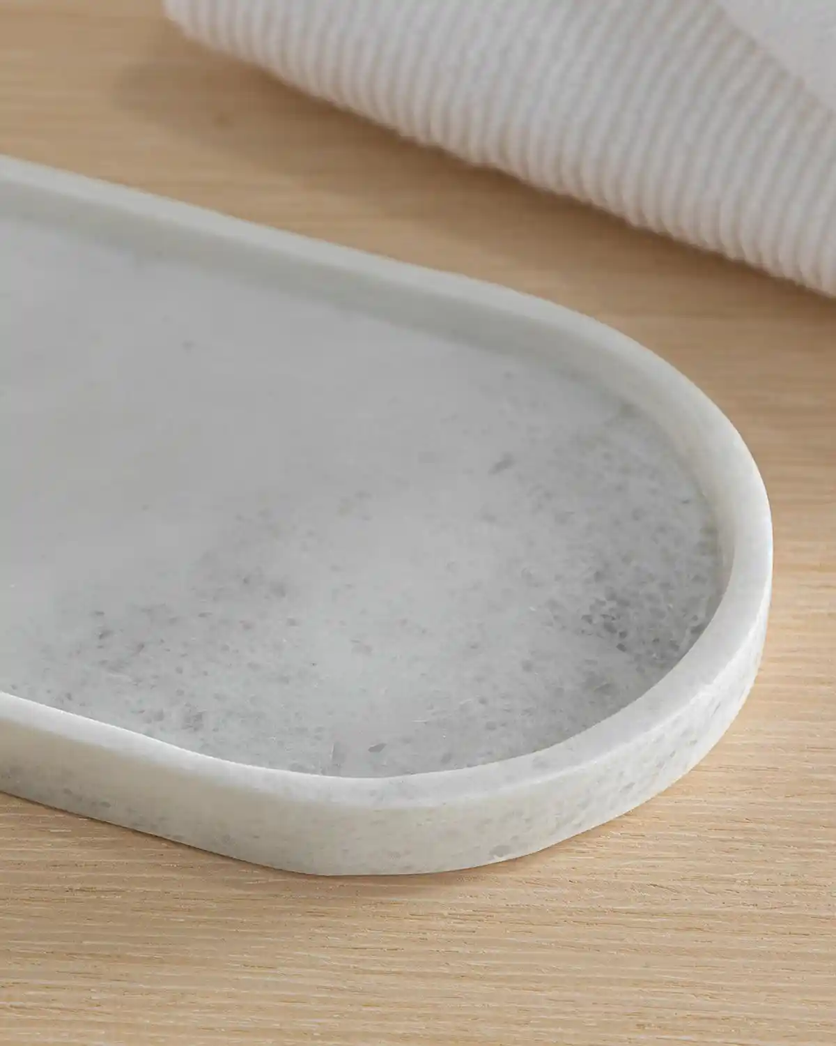 Dekoratif Mermer Tepsi ile Ev Dekorasyonunda Şıklık ve Zarafet Sağlayan Fikirler