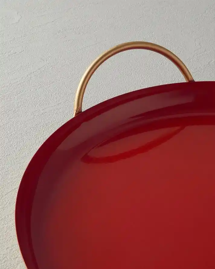 Dekoratif Metal Tepsilerle Ev Dekorasyonunda Şıklık ve Fonksiyonellik Rehberi