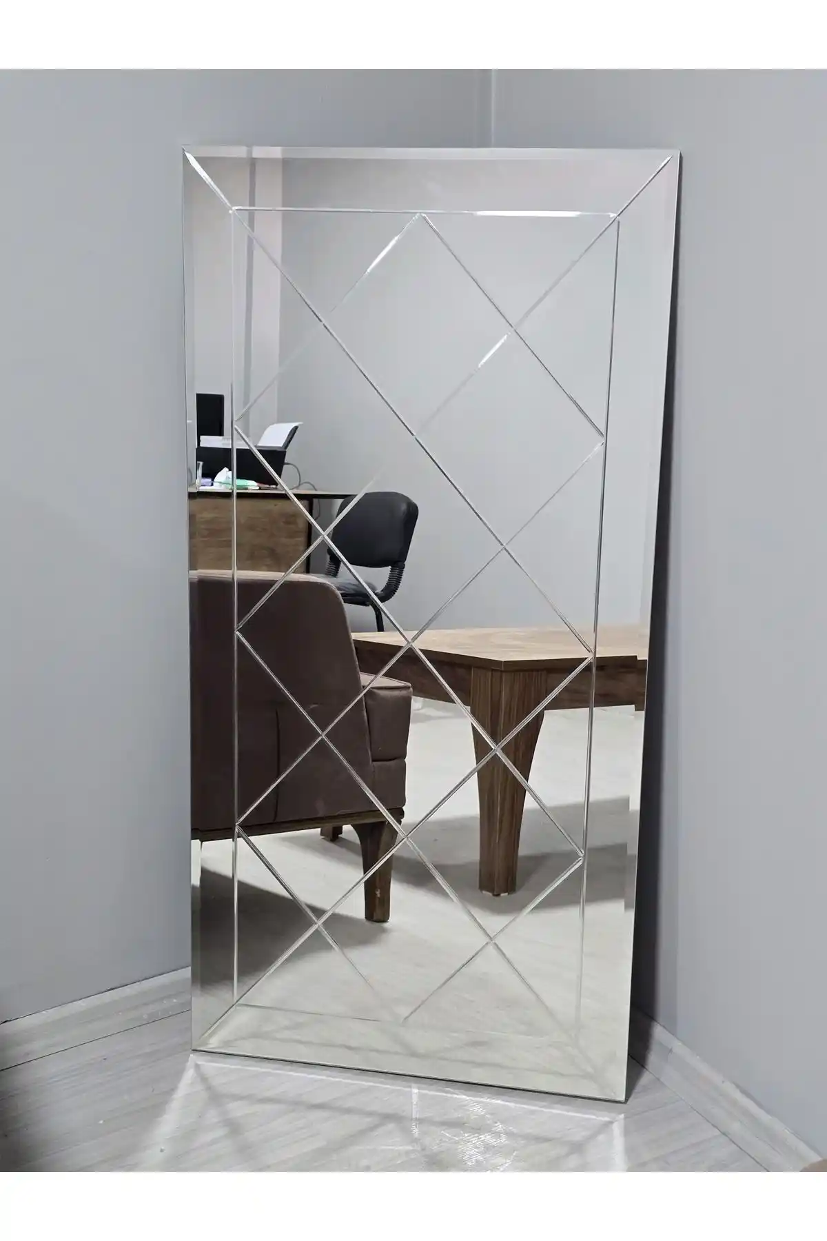 Dekoratif Salon Aynası Seçimi ve Dekorasyonda Kullanım İpuçları