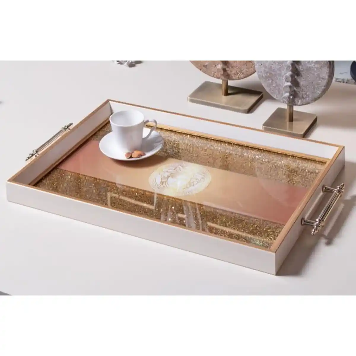 Dekoratif Sunum Tepsisi Seçimi ve Ev Dekorasyonunda Kullanım İpuçları