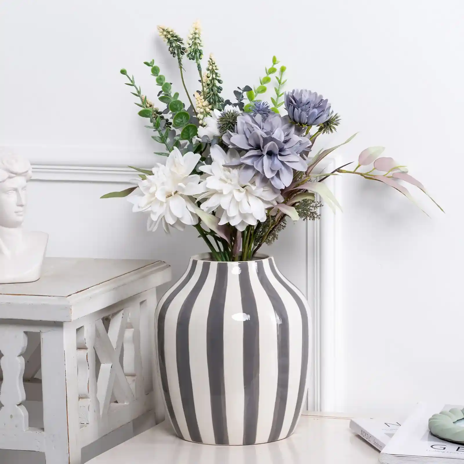 Dekoratif Vazolar ile Mekânınıza Şıklık ve Zarafet Katmanın En Güzel Yolları